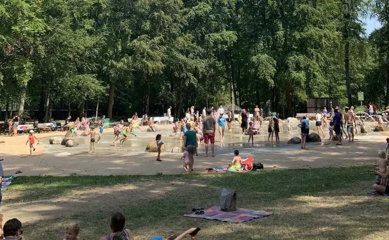 Featured image for Cooling Down with Kids in Summer: Water Parks Near Frankfurt