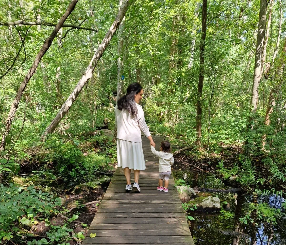 Featured image for 3 Tips for Planning Relaxing Visits Back Home After Having Children